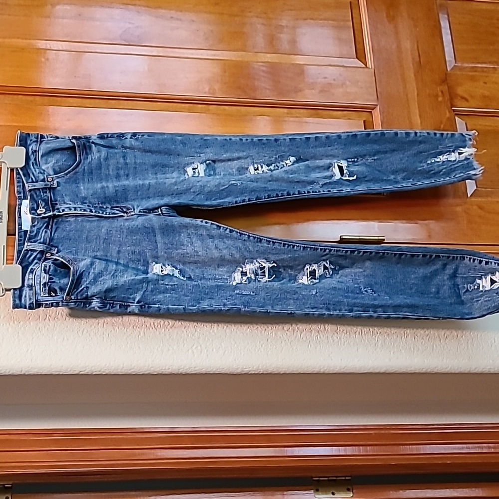 **HOST PICK** WOMAN'S KANCAN BLUE DISTRESSED JEANS SIZE 9